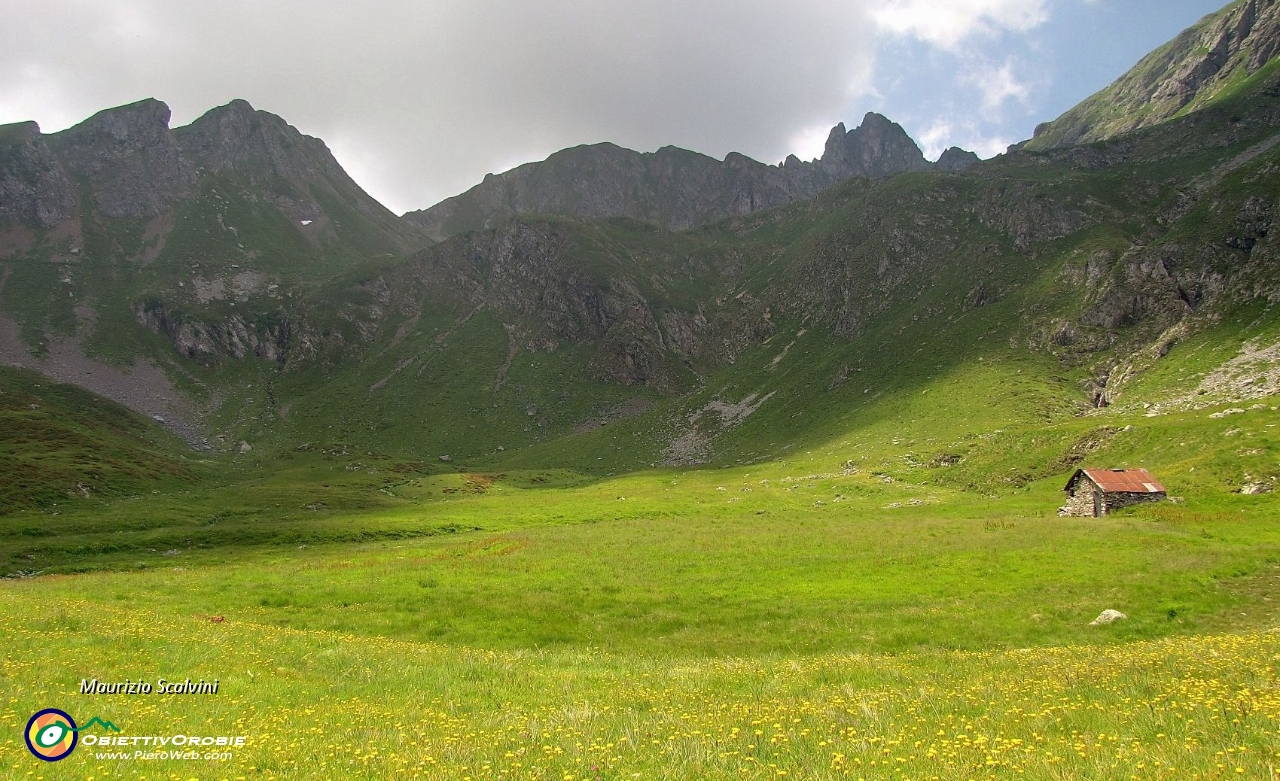 59 Scendo nel vallone sotto i laghi....JPG